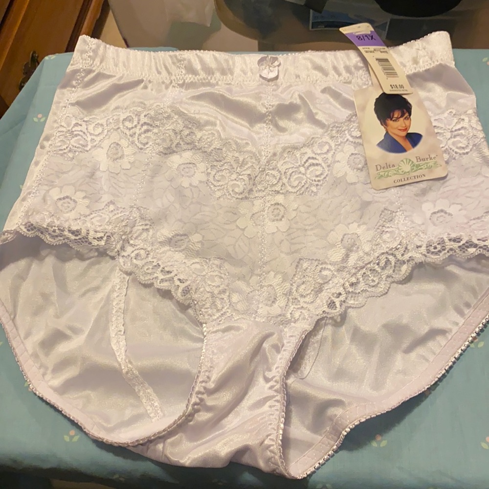 8/1X shapewear panties. NWT